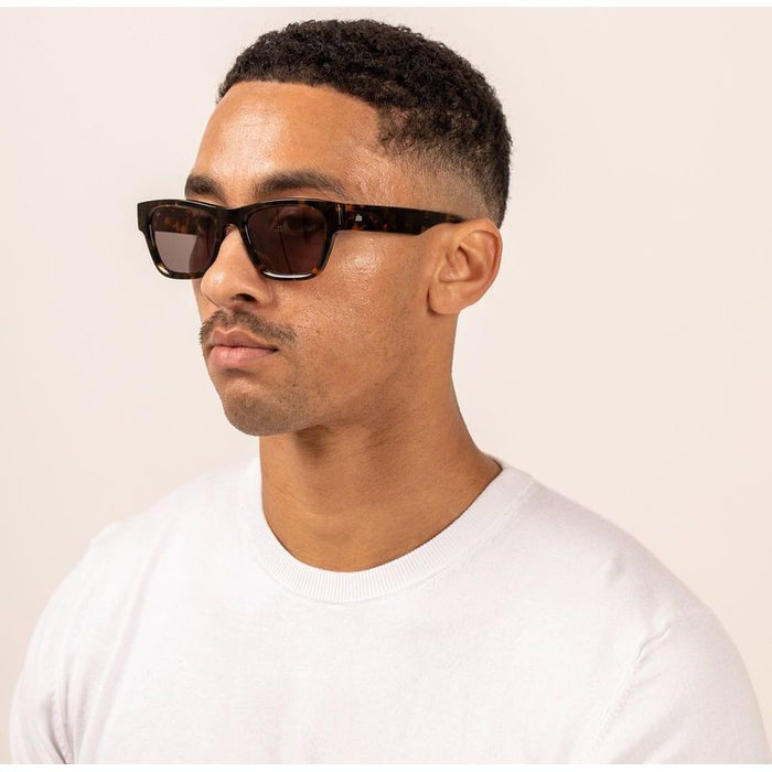 Boston, Ecru Tort/Grey Lenses