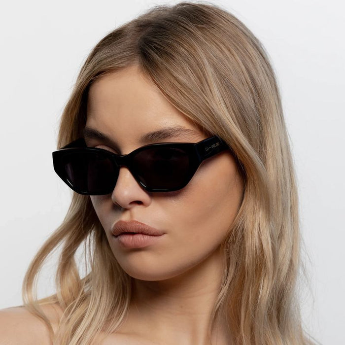 Lu Goldie Esme Black Black Lifestyle2