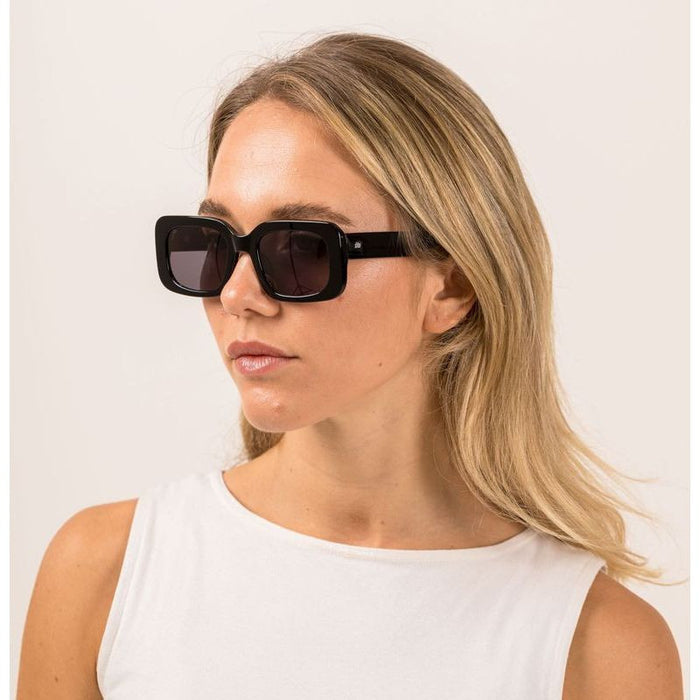 Indi, Black/Smokey Grey Lenses