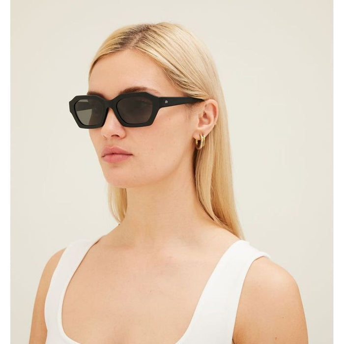 Kinetic, Matte Black/Iron Grey Polarised Lenses