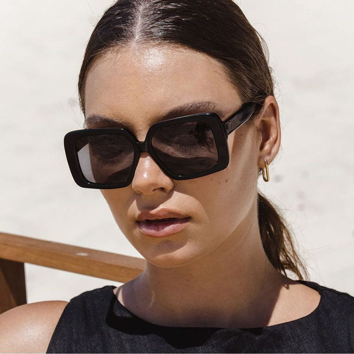 Lola, Shiny Black/Grey Polarised Lenses