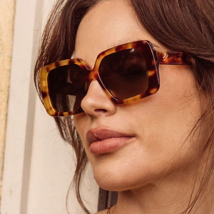 Lola, Honey Tort/Brown Gradient Polarised Lenses