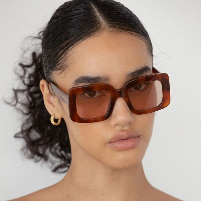 Mia, Chestnut/Chestnut Lenses