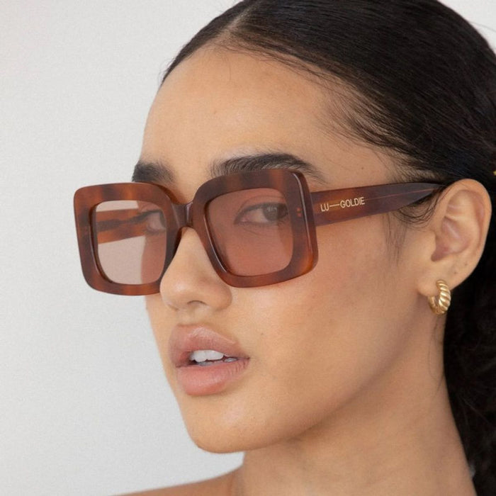 Mia, Chestnut/Chestnut Lenses