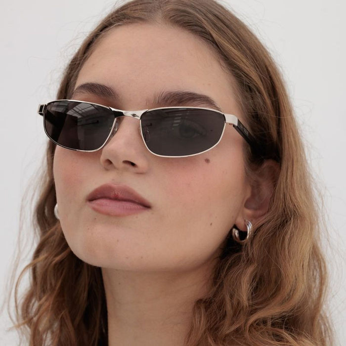 Narcisa, Black/Grey Lenses