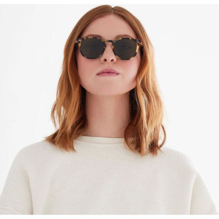 Oak, Gloss Spotted Tort/Grey Polarised Lenses
