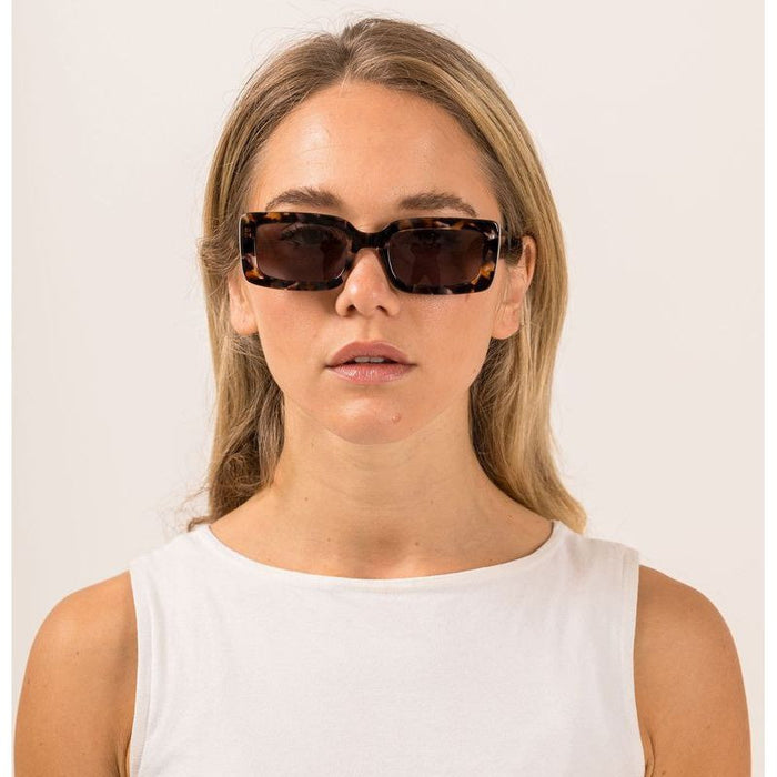 Odessa, Pebble Tort/Grey Lenses