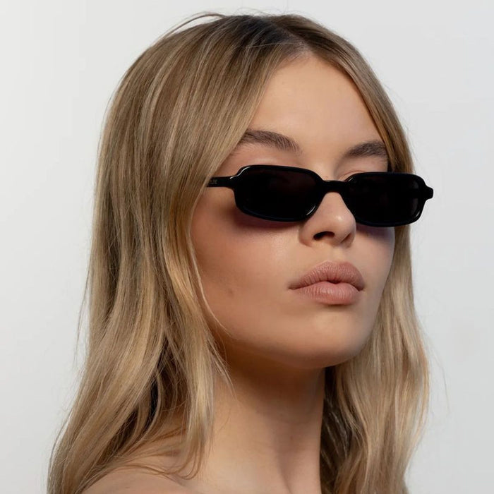 Vera, Black/Black Lenses